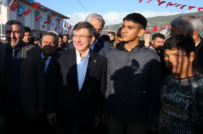 Gelecek Partisi Genel Başkanı Davutoğlu, Nurdağı'nda bayram namazının ardından konuştu: