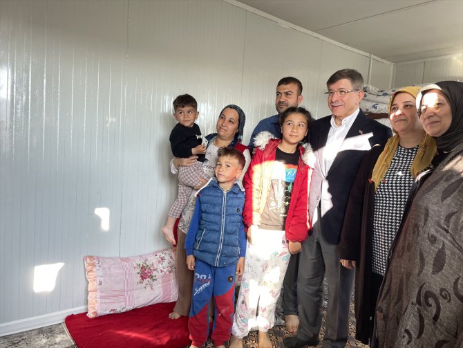 Gelecek Partisi Genel Başkanı Davutoğlu, Nurdağı'nda bayram namazının ardından konuştu: