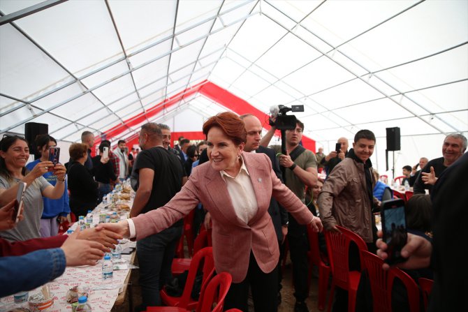 İYİ Parti Genel Başkanı Meral Akşener, Malatya'da depremzedelerle buluştu:
