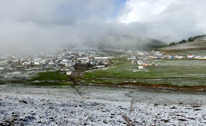 Kars'ta bayramda kar ve sis etkili oldu