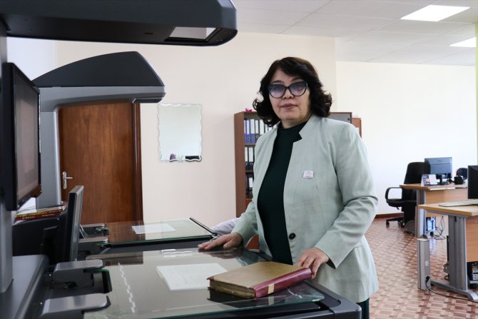 Kazakistan'ın en zengin arşivine sahip kütüphanesi 1,5 milyon eseri tek tek dijital ortama aktarıyor