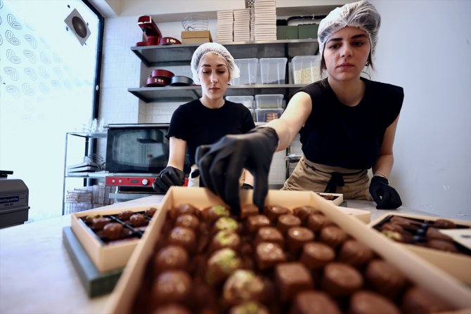 Genç girişimci kadınlar devlet desteğiyle çikolata imalatçısı oldu
