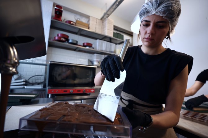 Genç girişimci kadınlar devlet desteğiyle çikolata imalatçısı oldu