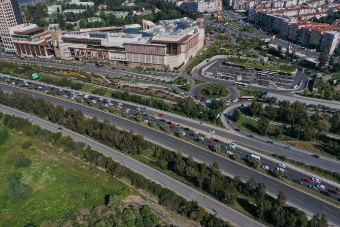 İzmir'de bayram trafiği yoğunluğu