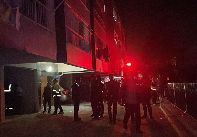 Mersin'de evde çıkan yangında üçüz kardeşlerden 2'si öldü 1'i ağır yaralandı