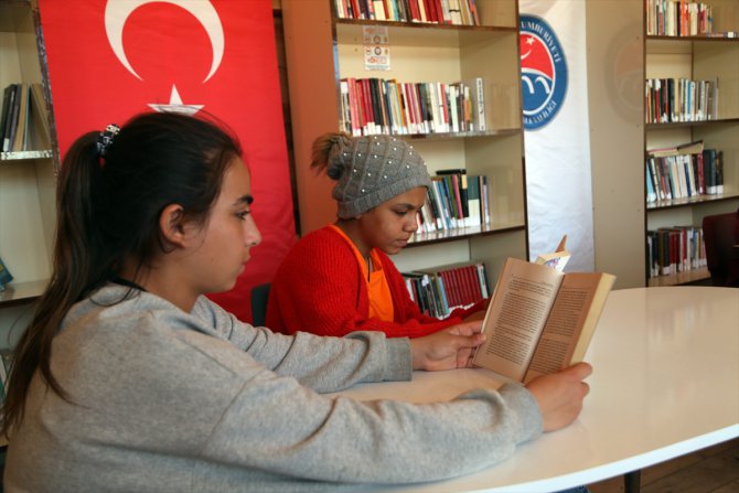 Pazarcık'ta "Oba Kütüphanesi" depremzede çocukların hizmetinde