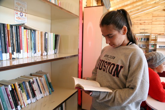 Pazarcık'ta "Oba Kütüphanesi" depremzede çocukların hizmetinde