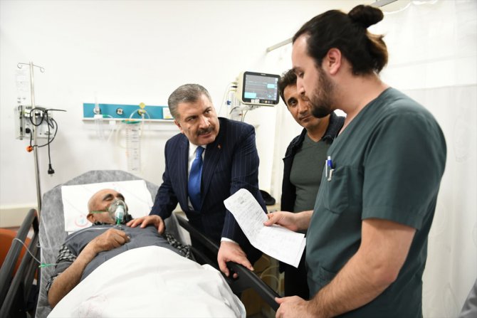 Sağlık Bakanı Koca'dan İstanbul'daki hastanelere bayram ziyareti