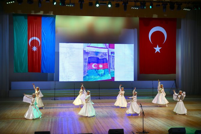Azerbaycan'da "23 Nisan" coşkusu