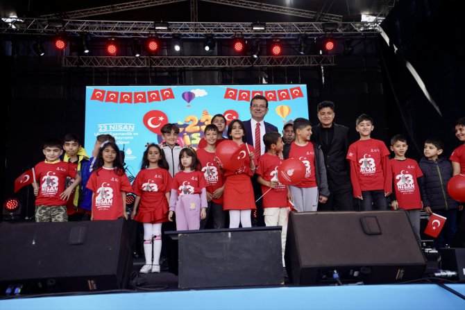 İstanbul'da 23 Nisan Ulusal Egemenlik ve Çocuk Bayramı karnavalla kutlandı