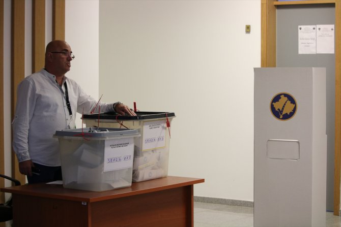 Kosova'nın kuzeyinde olağanüstü yerel seçimlerde oy kullanma işlemi sona erdi
