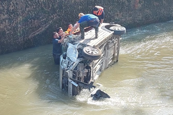 Osmaniye'de sulama kanalına devrilen araçtaki çift öldü, 1 kişi yaralandı