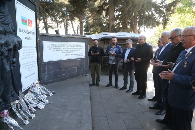 Azerbaycan heyetinden Hocalı Katliamı Anıtı'na ziyaret
