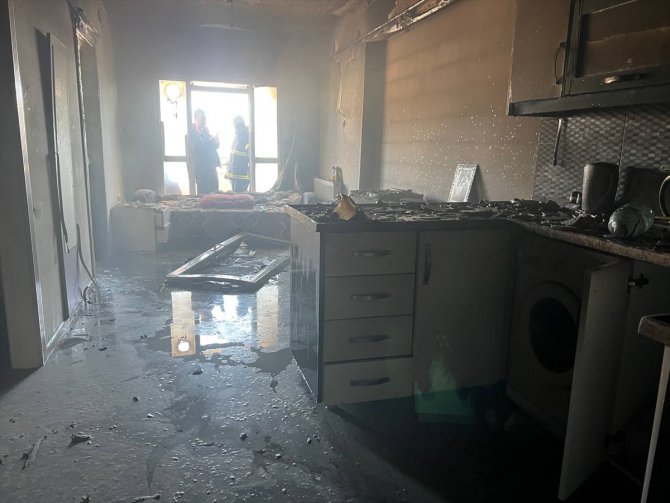 Kilis'te apart otelde çıkan yangın hasara neden oldu