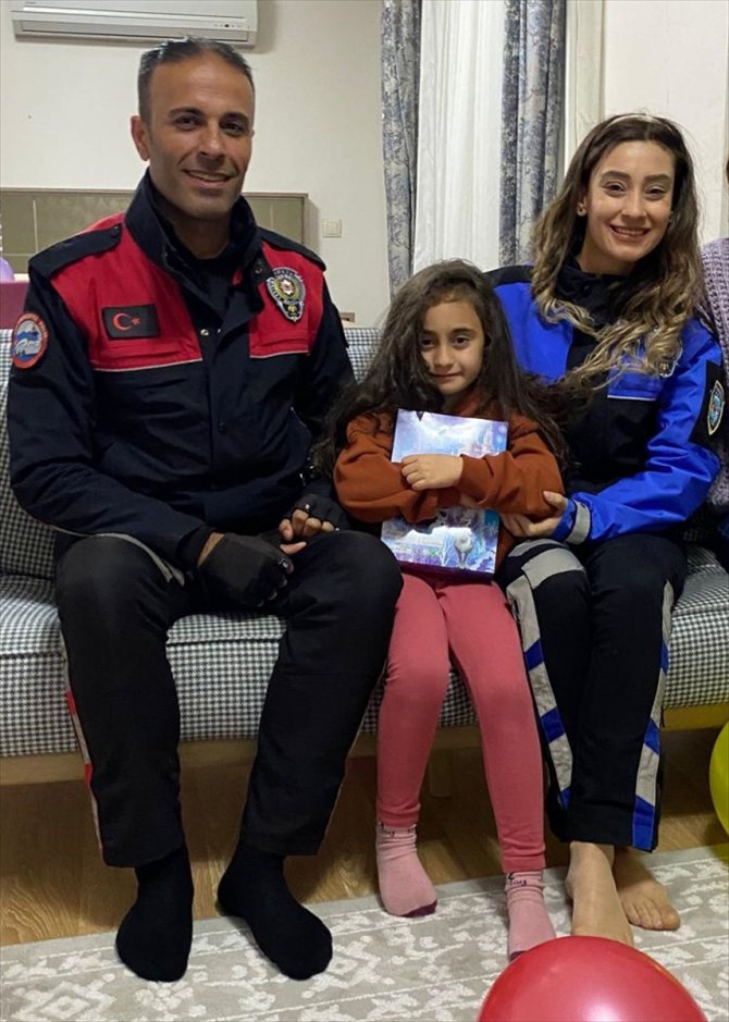 Şanlıurfa'da polislerden şehit kızına doğum günü sürprizi