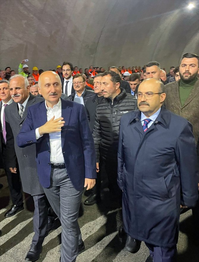 Ulaştırma ve Altyapı Bakanı Karaismailoğlu, Kanuni Bulvarı'nın açılışında konuştu: