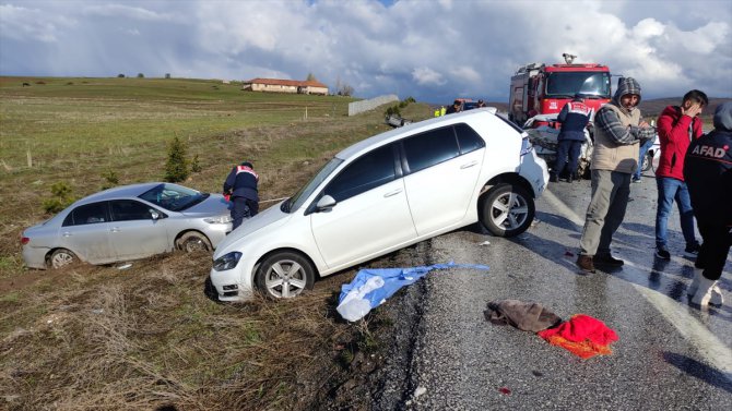 Yozgat'ta aynı bölgede meydana gelen iki trafik kazasında bir kişi öldü, 8 kişi yaralandı