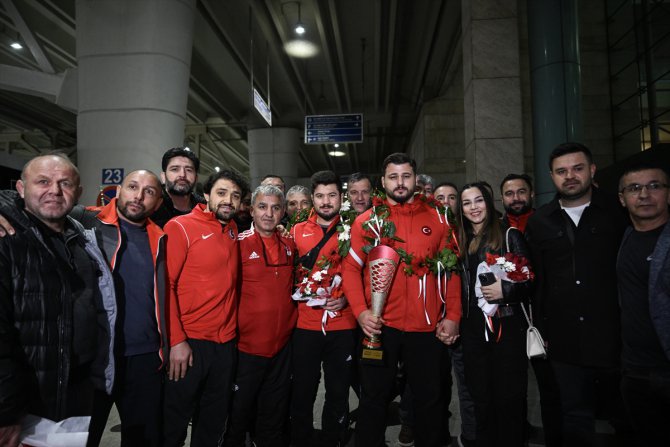 Avrupa şampiyonu Grekoromen Güreş Milli Takımı yurda döndü