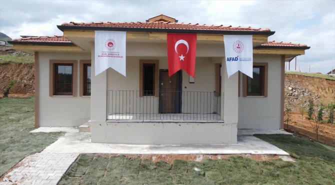 Bakan Kurum'dan Gaziantep Nurdağı'ndaki köy evlerine ilişkin paylaşım: