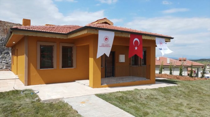 Bakan Kurum'dan Gaziantep Nurdağı'ndaki köy evlerine ilişkin paylaşım: