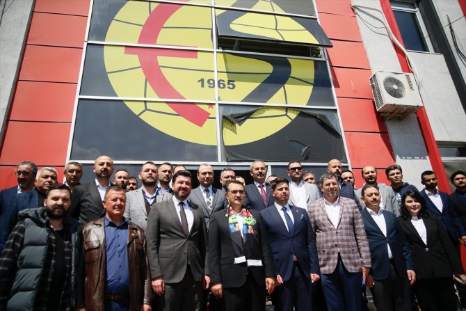 Enerji ve Tabii Kaynaklar Bakanı Dönmez, Eskişehir'de ziyaretlerde bulundu