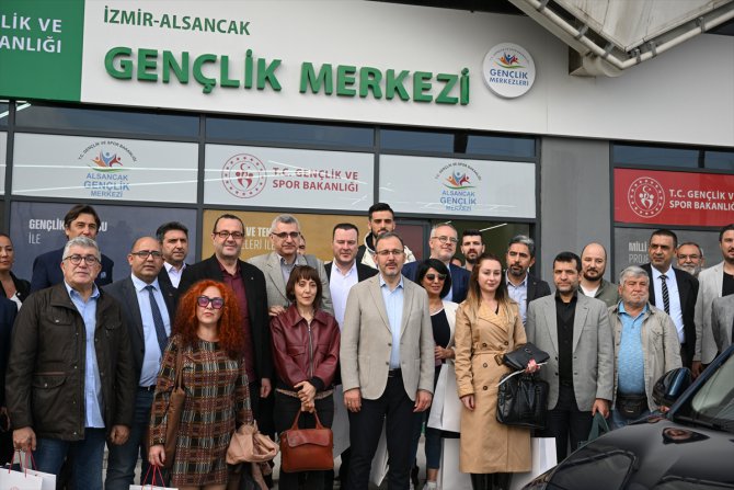 Bakan Kasapoğlu, İzmir'de basın mensuplarıyla bir araya geldi: (1)