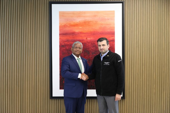 Seyşeller Cumhurbaşkanı Ramkalawan'dan Özdemir Bayraktar Milli Teknoloji Merkezine ziyaret