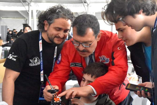 TÜBİTAK Başkanı Mandal, Bursa'da İnsansız Hava Araçları Yarışması'nda konuştu:
