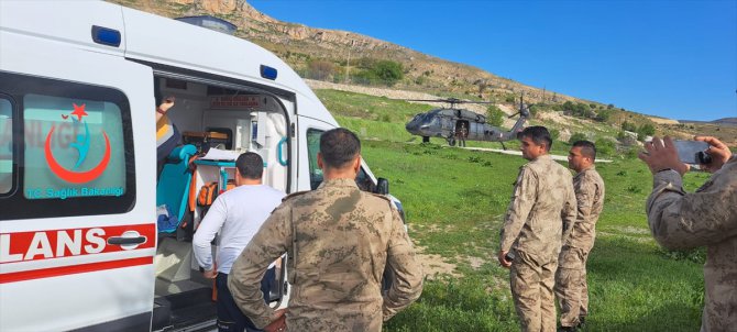Tunceli’de kalp krizi geçiren kişi askeri helikopterle hastaneye ulaştırıldı