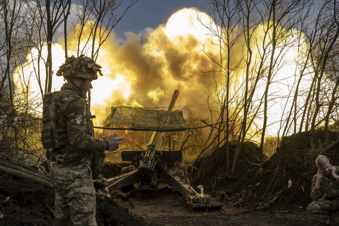 Ukrayna topçu birlikleri Donetsk bölgesinde faaliyetlerini yoğun şekilde sürdürüyor