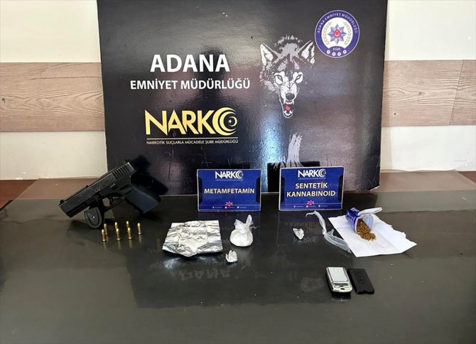 Adana'da evlerinde uyuşturucu ve silah ele geçirilen 2 zanlı tutuklandı