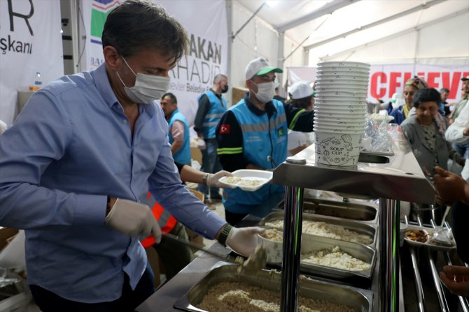 Bahçelievler Belediyesince depremzedelere Hatay'ın yöresel yemeği ikram edildi