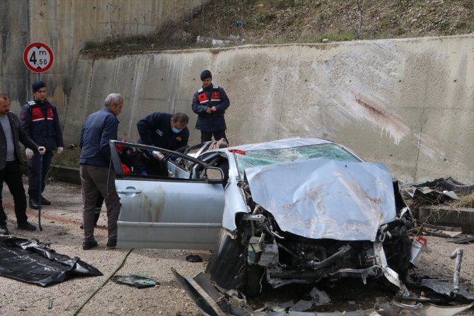 Çankırı'da devrilen otomobildeki 3 kişi öldü, 2 kişi yaralandı