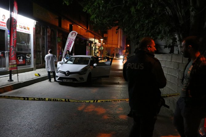 İzmir'de otomobilde silahlı saldırıya uğrayan kişi öldü