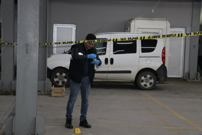 Kocaeli'de otoparkta çıkan bıçaklı kavgada 2 kişi yaralandı