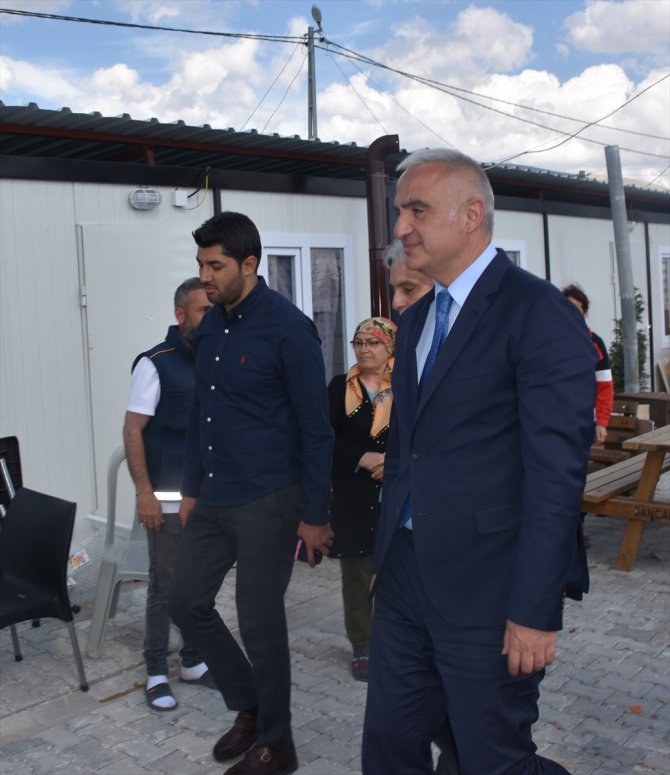 Kültür ve Turizm Bakanı Ersoy, Malatya'da konteyner kentte incelemede bulundu
