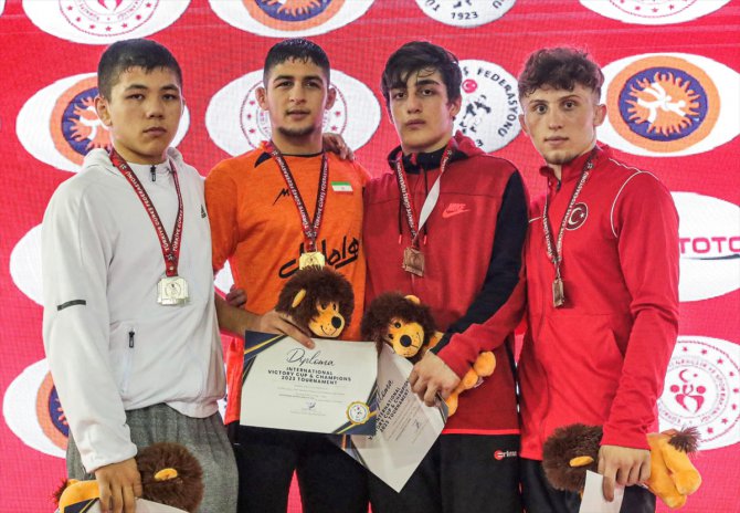 25. Uluslararası Zafer Kupası ve Şampiyonlar Güreş Turnuvası Antalya'da başladı