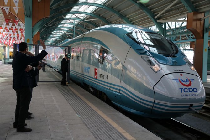 Ankara-Sivas Yüksek Hızlı Treni, ilk ücretsiz yolcularıyla Ankara'ya hareket etti