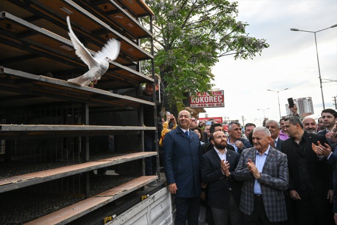 Binali Yıldırım, İzmir'de Evlad-ı Fatihan Derneği üyeleriyle buluştu:
