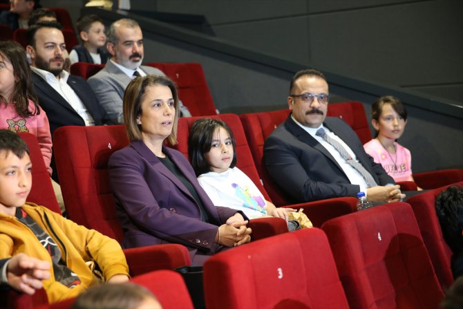 "Elif ve Arkadaşları: Kapadokya" filminin Nevşehir'deki galasına depremzede çocuklar katıldı