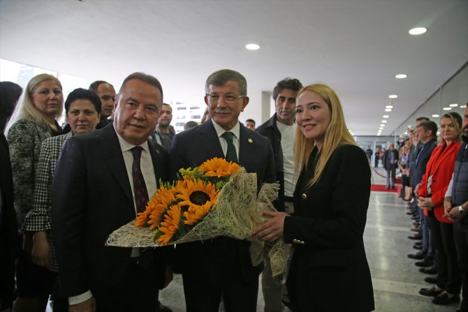 Gelecek Partisi Genel Başkanı Davutoğlu, Antalya'da ziyaretlerde bulundu:
