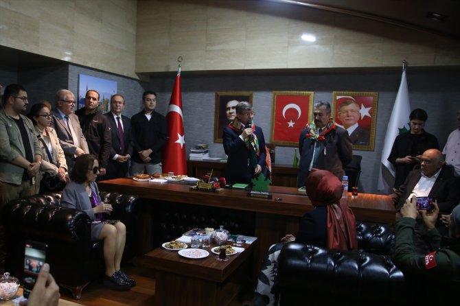 Gelecek Partisi Genel Başkanı Davutoğlu, Antalya'da ziyaretlerde bulundu: