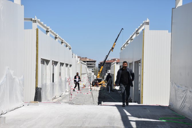 Malatya'da depremzede esnafa binin üzerinde konteyner iş yeri teslim edildi