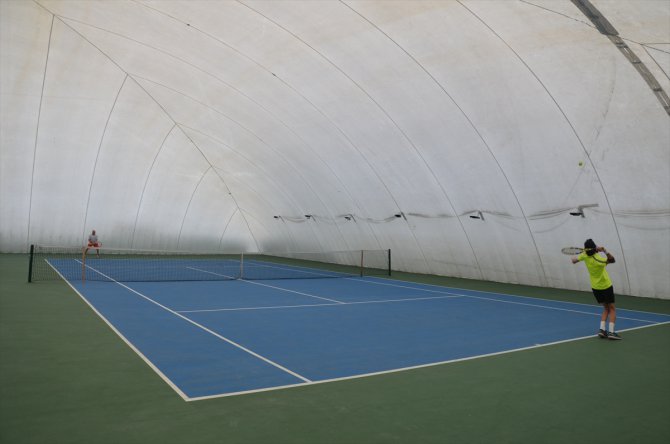 Manisa'da "Büyükler Hafta Sonu Tenis Turnuvası" başladı