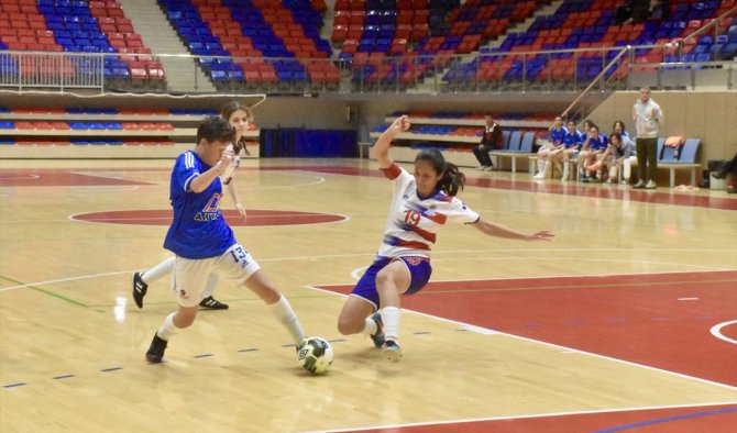 Karabük'te Futsal Okul Sporları müsabakaları başladı