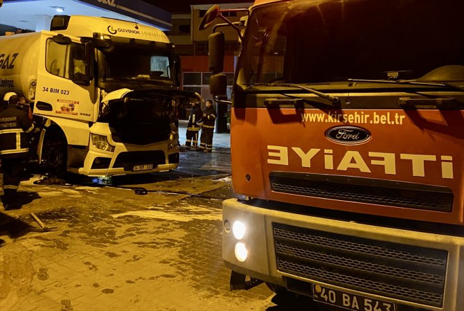 Kırşehir'de oto gaz boşaltımı sırasında tankerde çıkan yangın söndürüldü