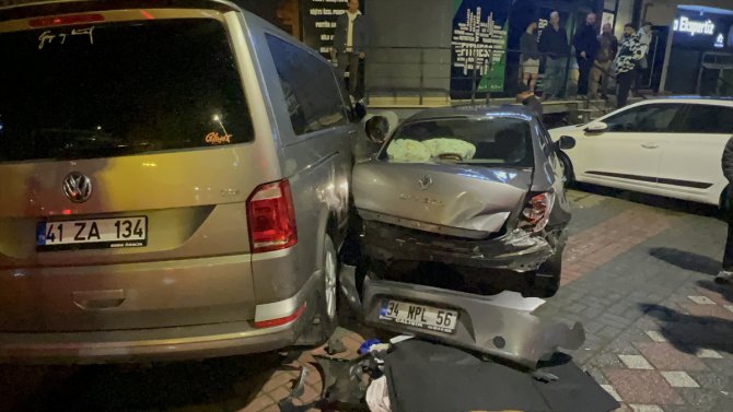 Kocaeli'de 5 aracın karıştığı kazada 1 kişi yaralandı