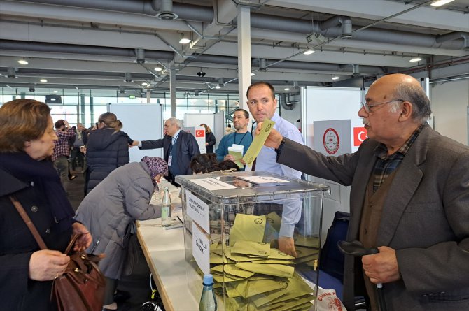 Almanya'da 4 kentte daha Türkiye'deki Cumhurbaşkanı ve Milletvekili Seçimleri için oy kullanıldı