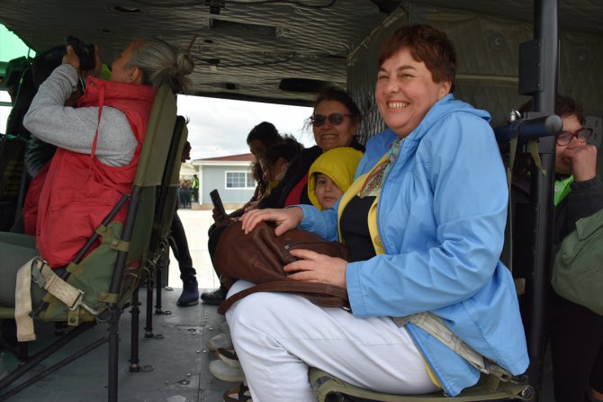 Eskişehir'de kadınlar helikopterle uçuş deneyimi yaşadı