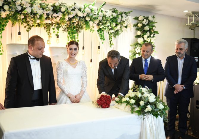 Milli Eğitim Bakanı Özer, Ordu'da nikah şahidi oldu